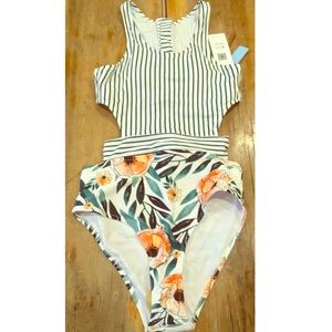 Cup She Miss U Poppy One-Piece Women’s Swimsuit